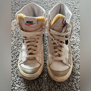 Nike High-Top blazers Sneakers in white, black and tan. Size: 6
